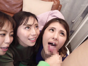 [SDMUA-008] 女子会中のホテルにウーバーM男をお届け！～一晩を使い果たし3人のドスケベ痴女達が、絞りまくる！ - 1of5